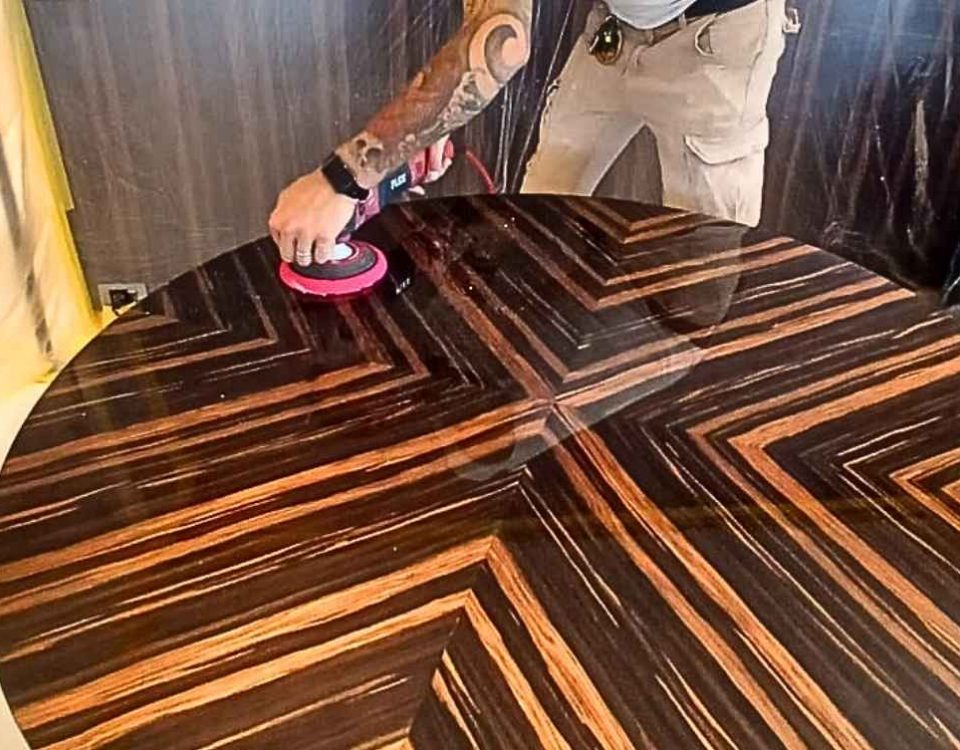 Refitting dei tavoli a bordo